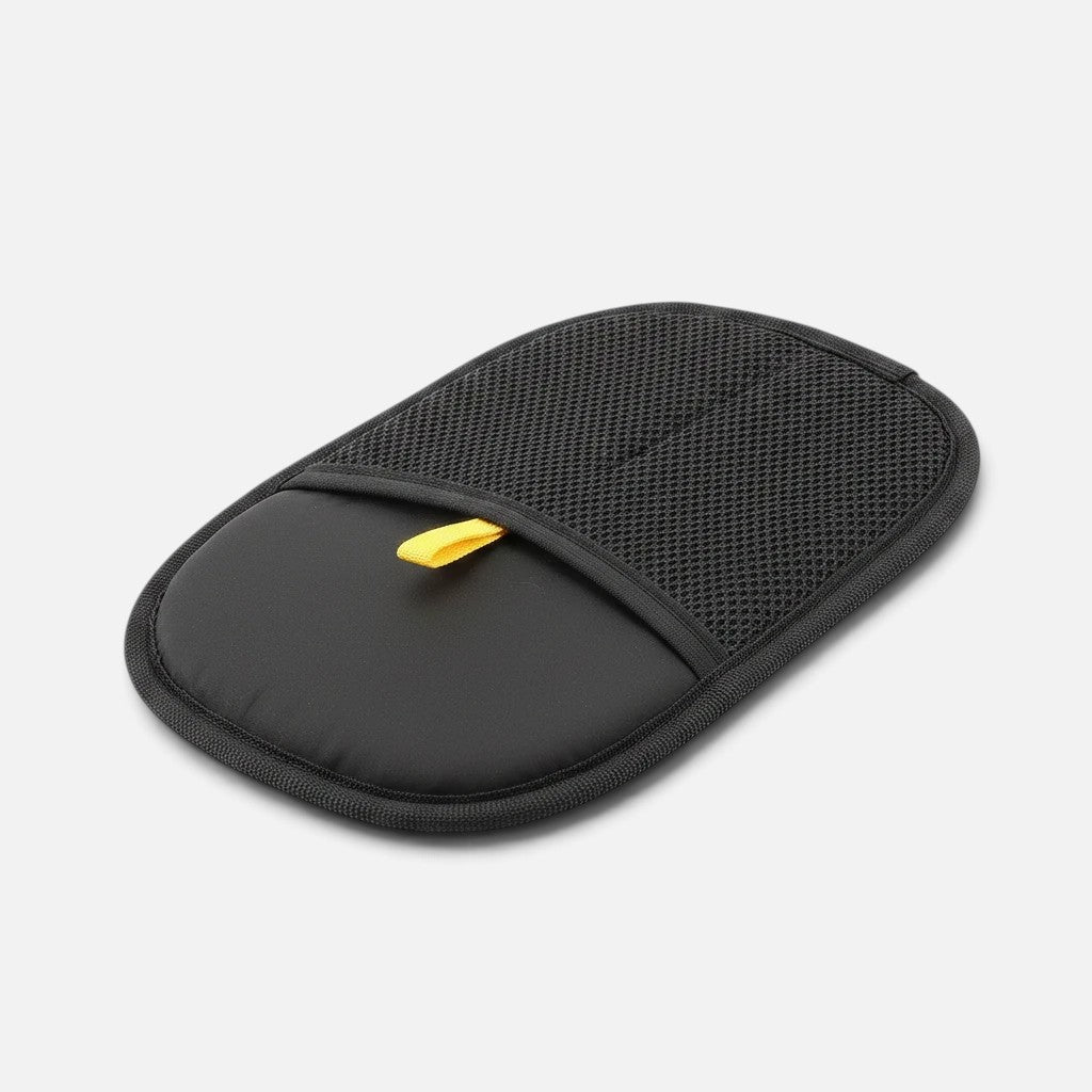 Tailora black grooming glove featuring a breathable mesh back and a convenient yellow pull tab for easy removal.